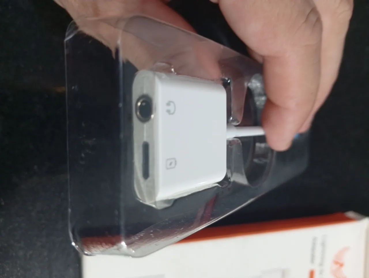 Adaptador 2x1 para iPhone com áudio. - Foto 4