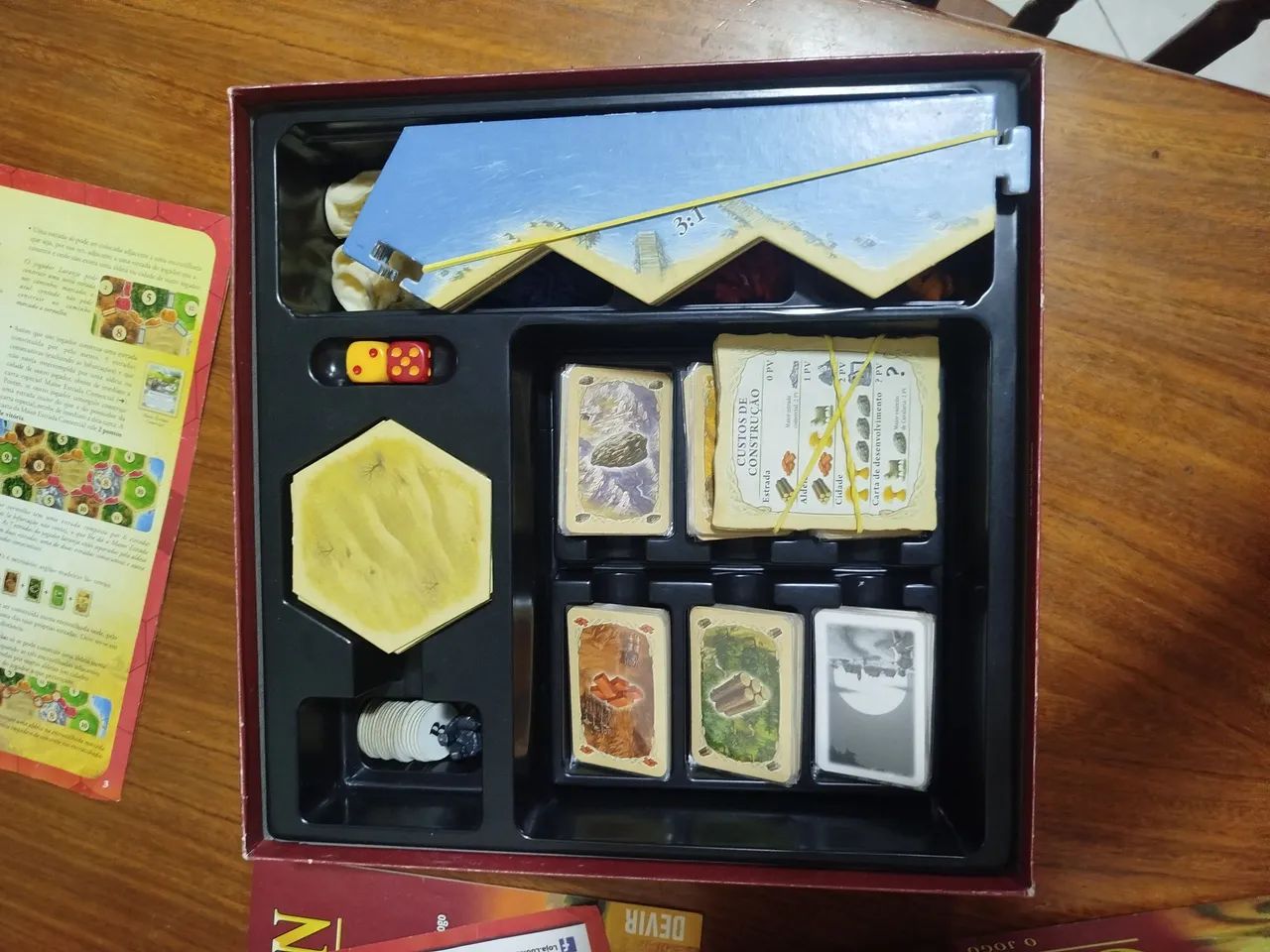 Catan o jogo com cartas protegidas - Foto 3