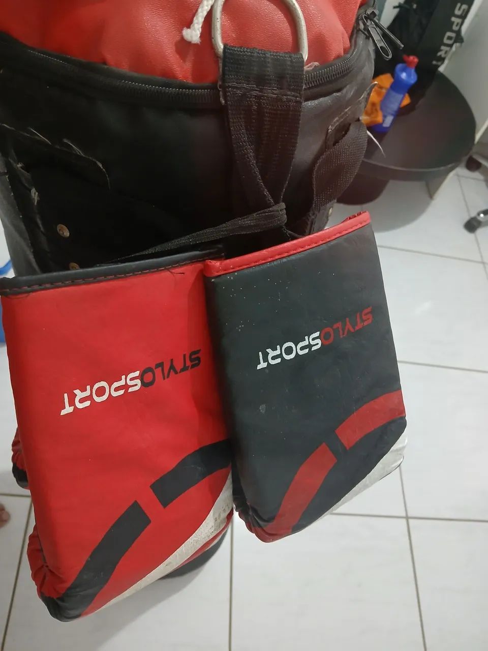 Saco de box + 2 pares de luva
