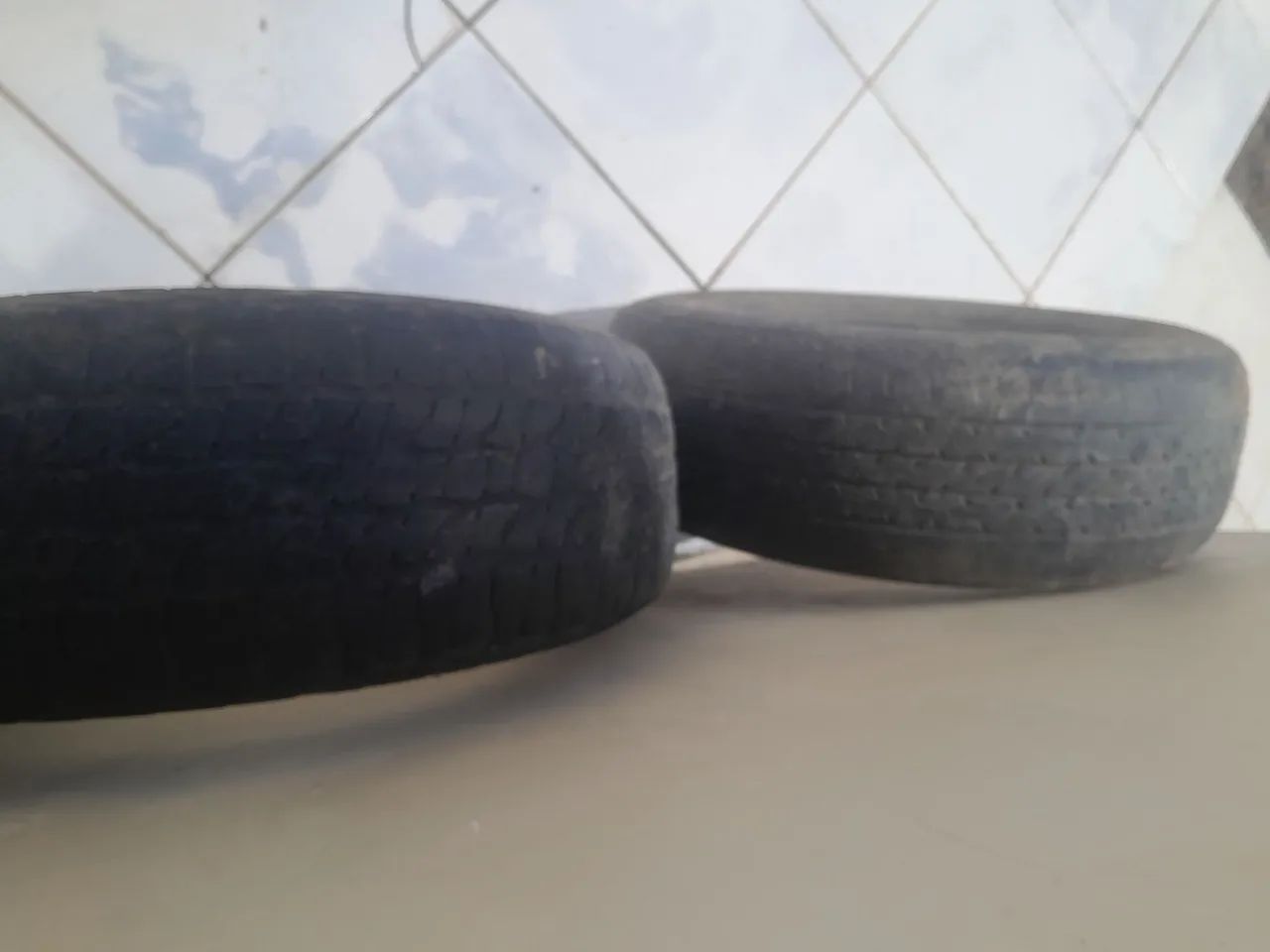 Vendo 02 Pneus