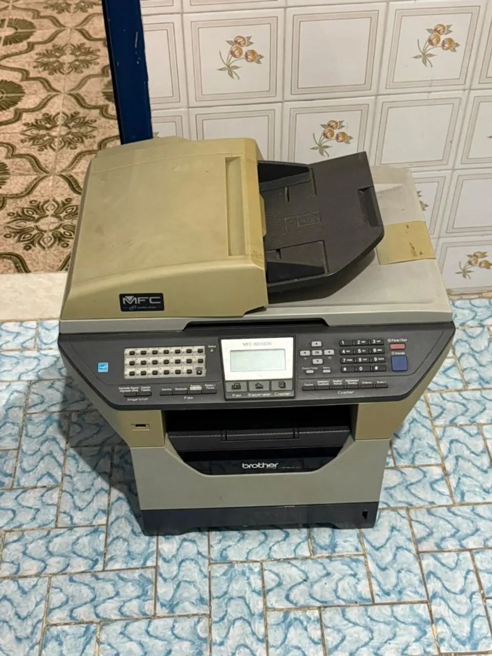  impressora multifuncional a laser monocromática Brother MFC-8890DW