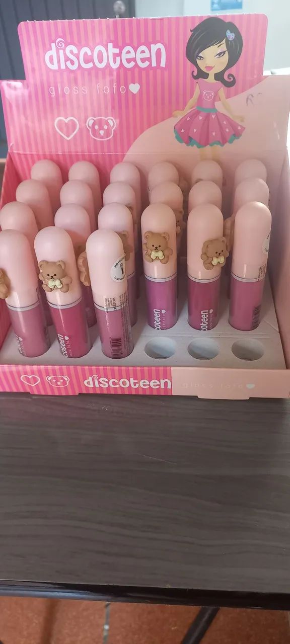 Vendo batons, 5.00 reais cada 
