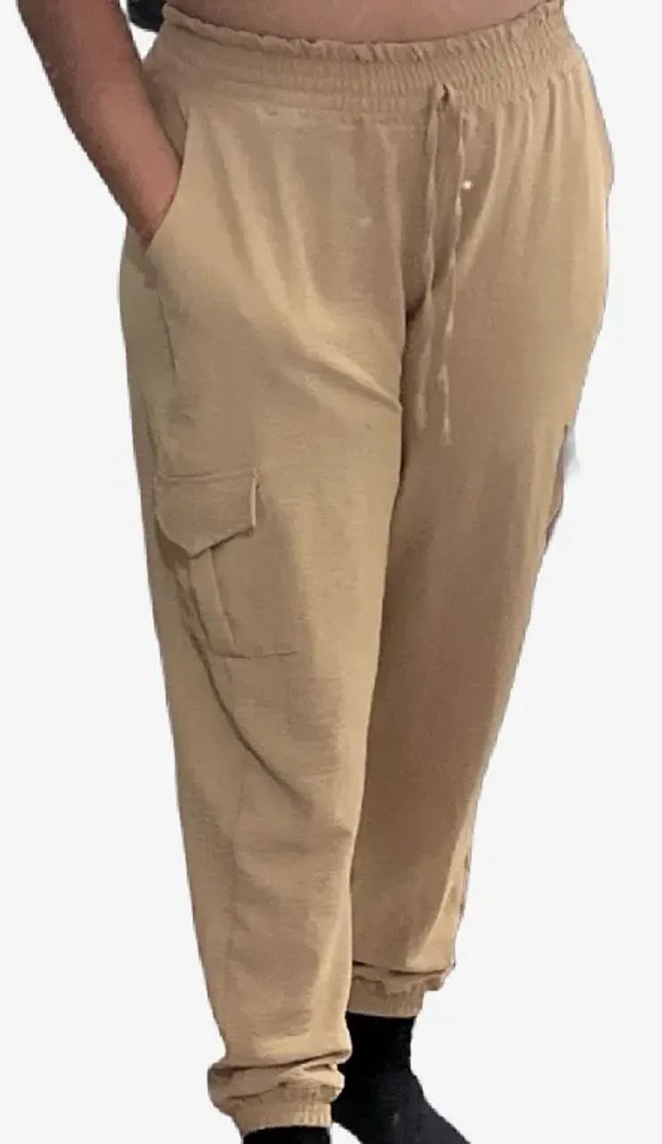 Calça com tecido levinho Jogger de cor caqui - Foto 2