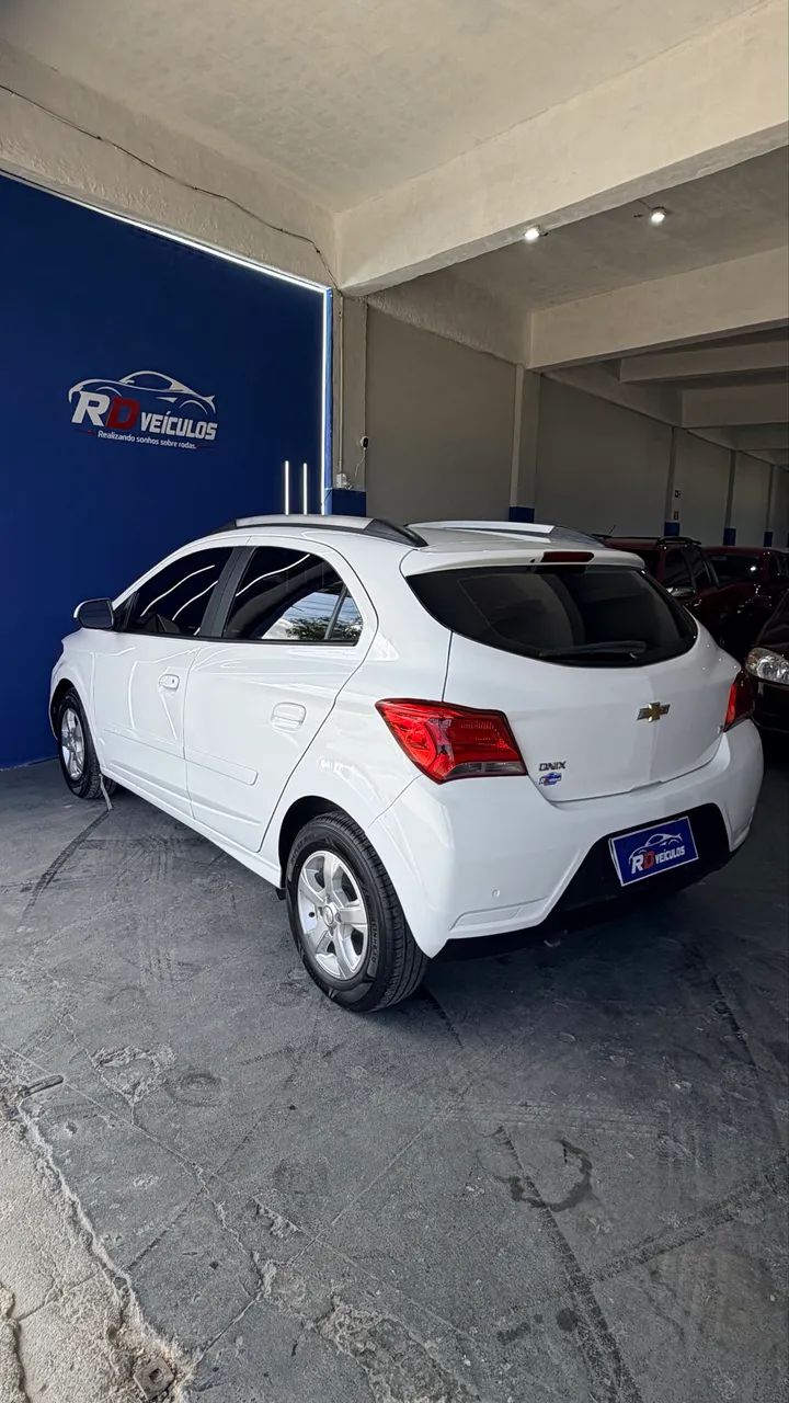 Chevrolet Onix Hatch LT 1.0 8V Flex Mec. 4P 2019 - Foto 5
