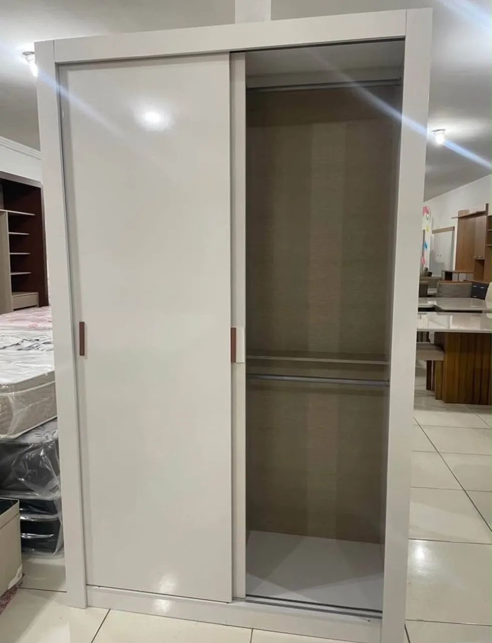 Guarda roupa Espanha branco - Foto 3
