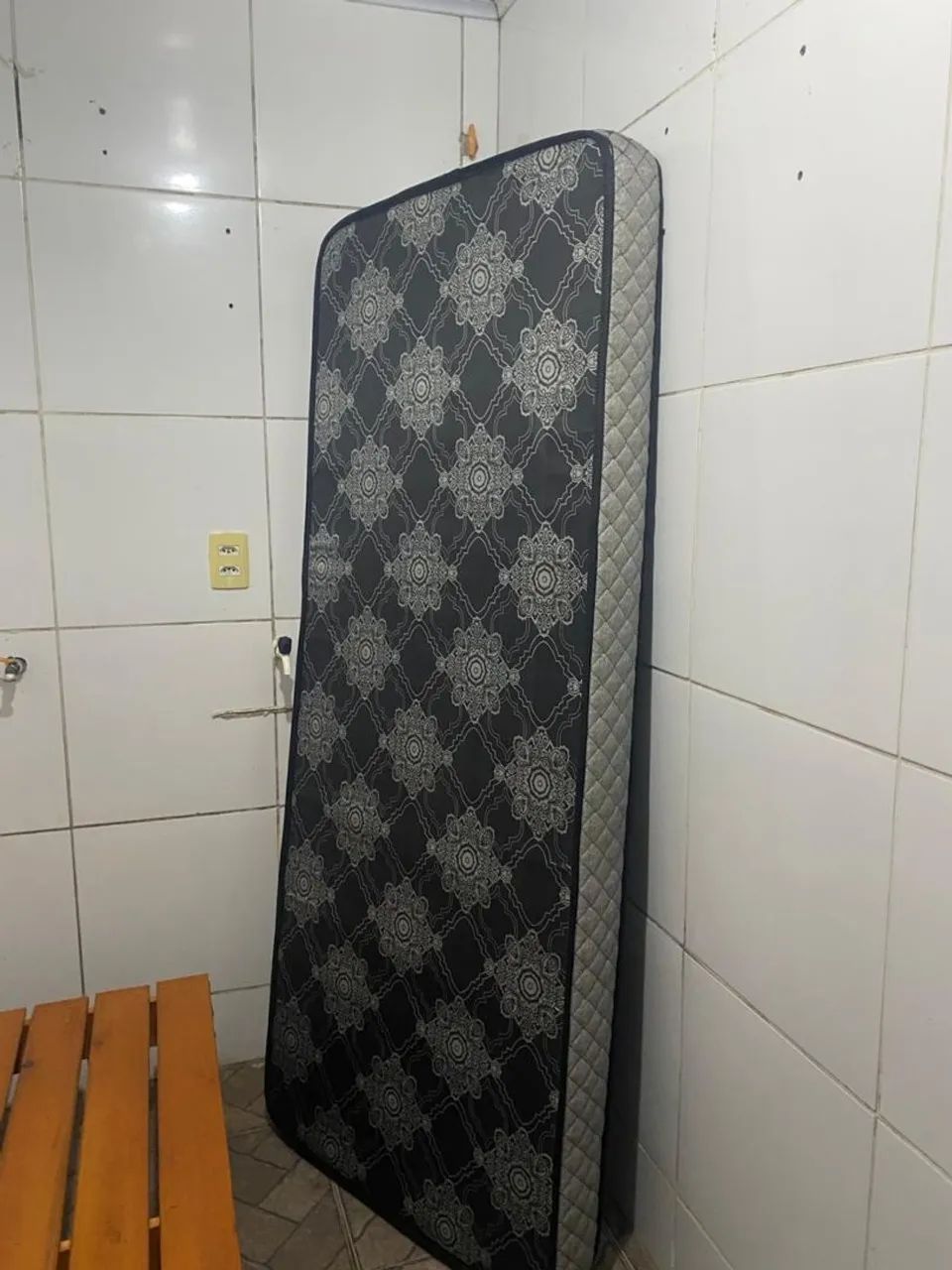 Colchao praticamente novo solteiro - Foto 2