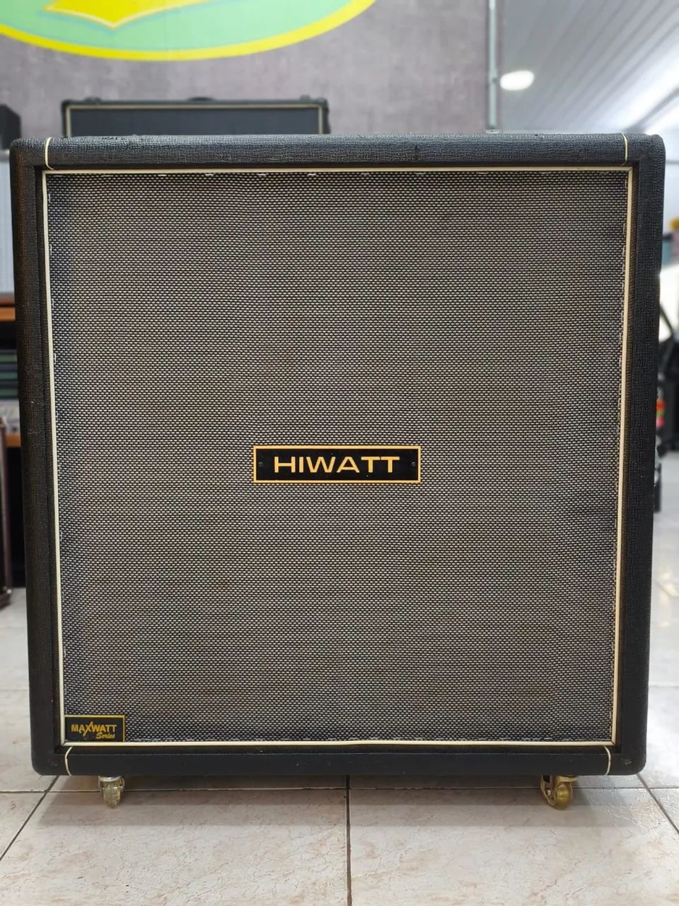 Gabinete Hiwatt 400RMS