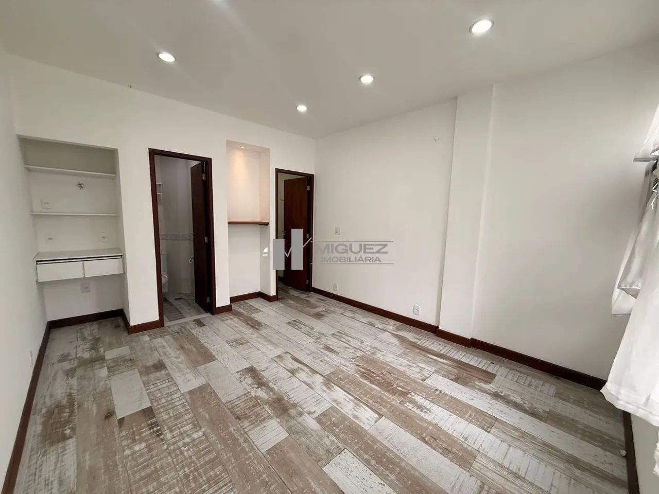 SALA COMERCIAL NA PRAÇA SAENS PENA- LINDA E PRONTA PARA USO. - Foto 5