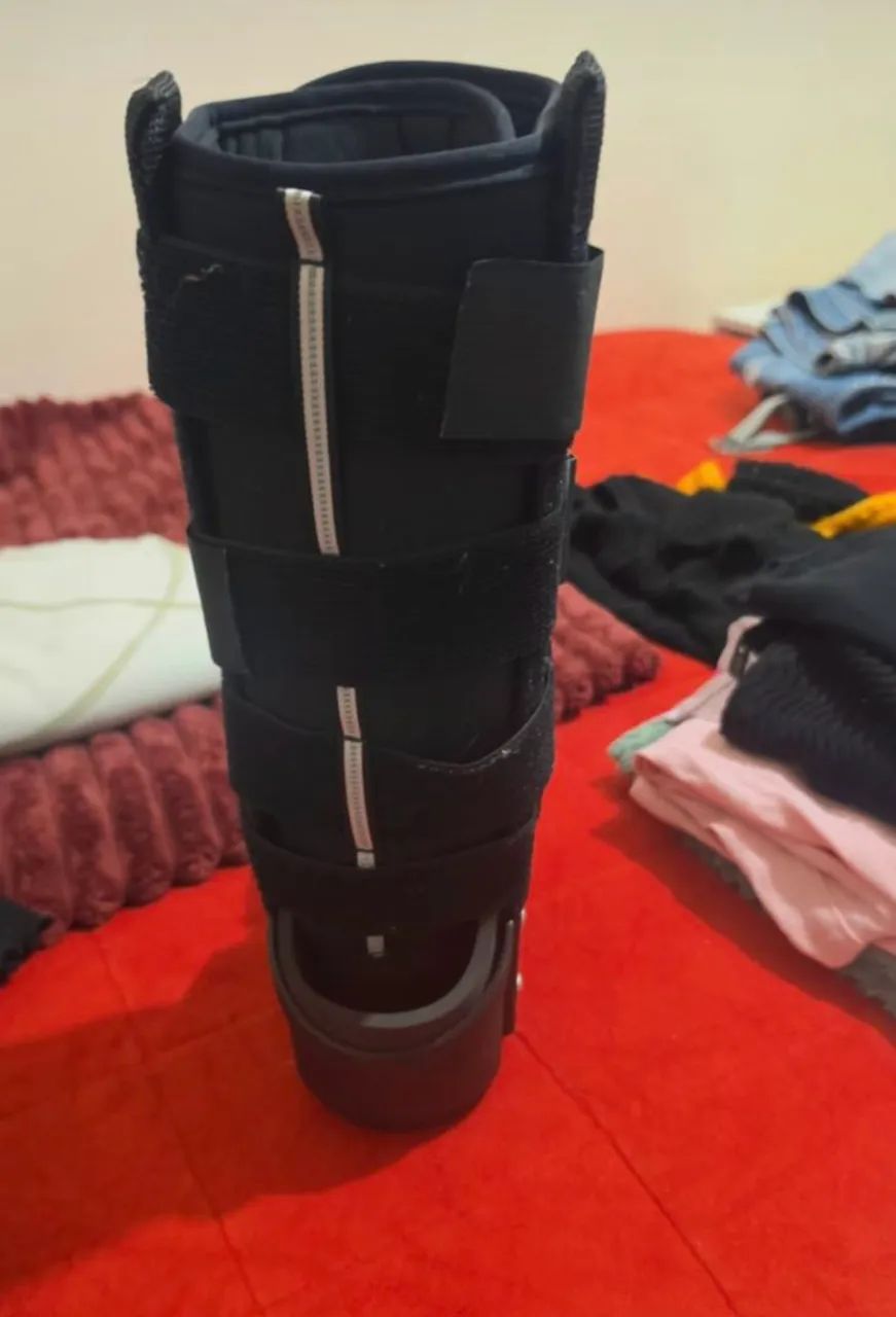 Bota ortopédica com muleta - Foto 3