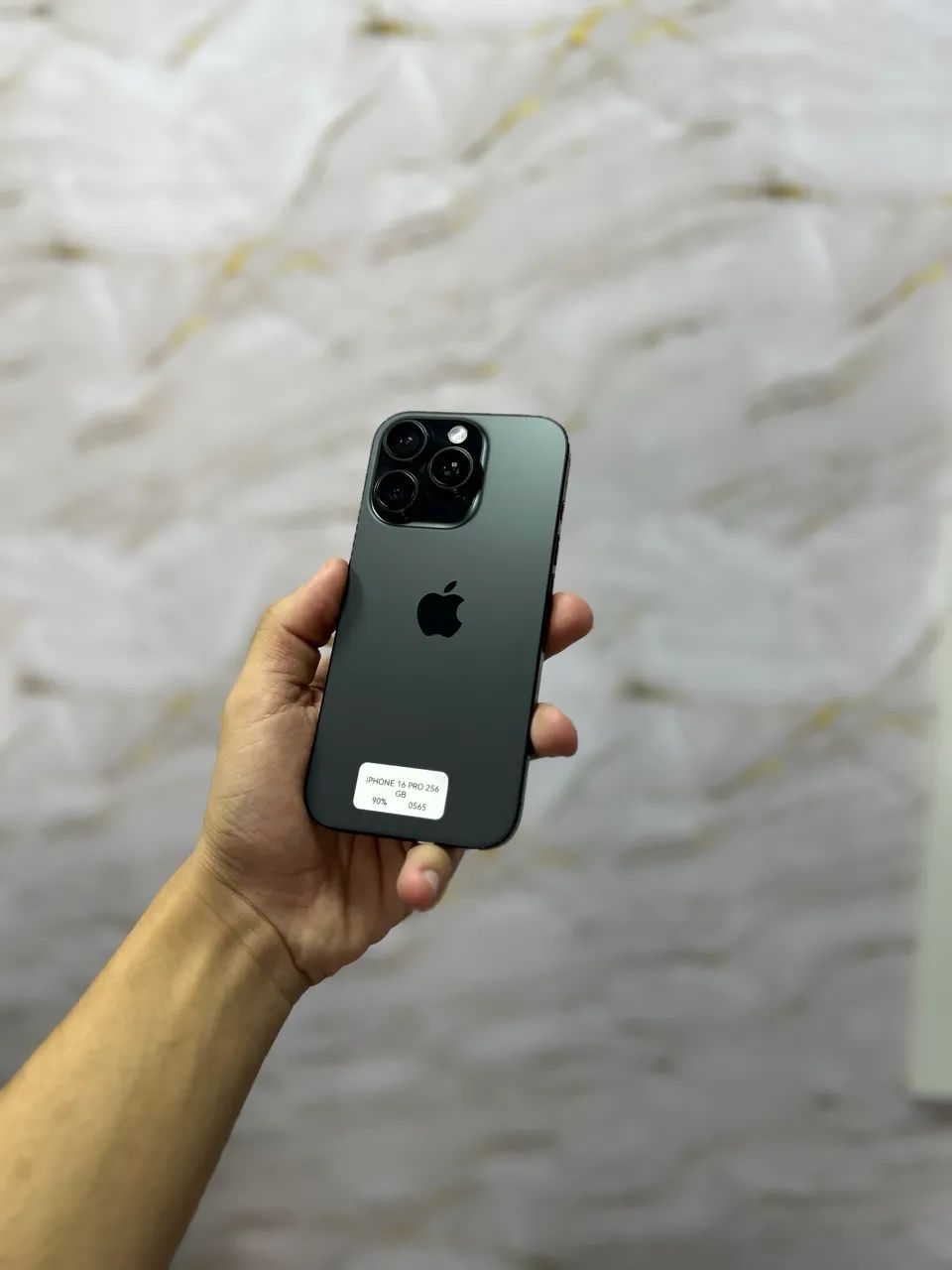 iPhone 16 Pro - 256GB ( Preto ) 