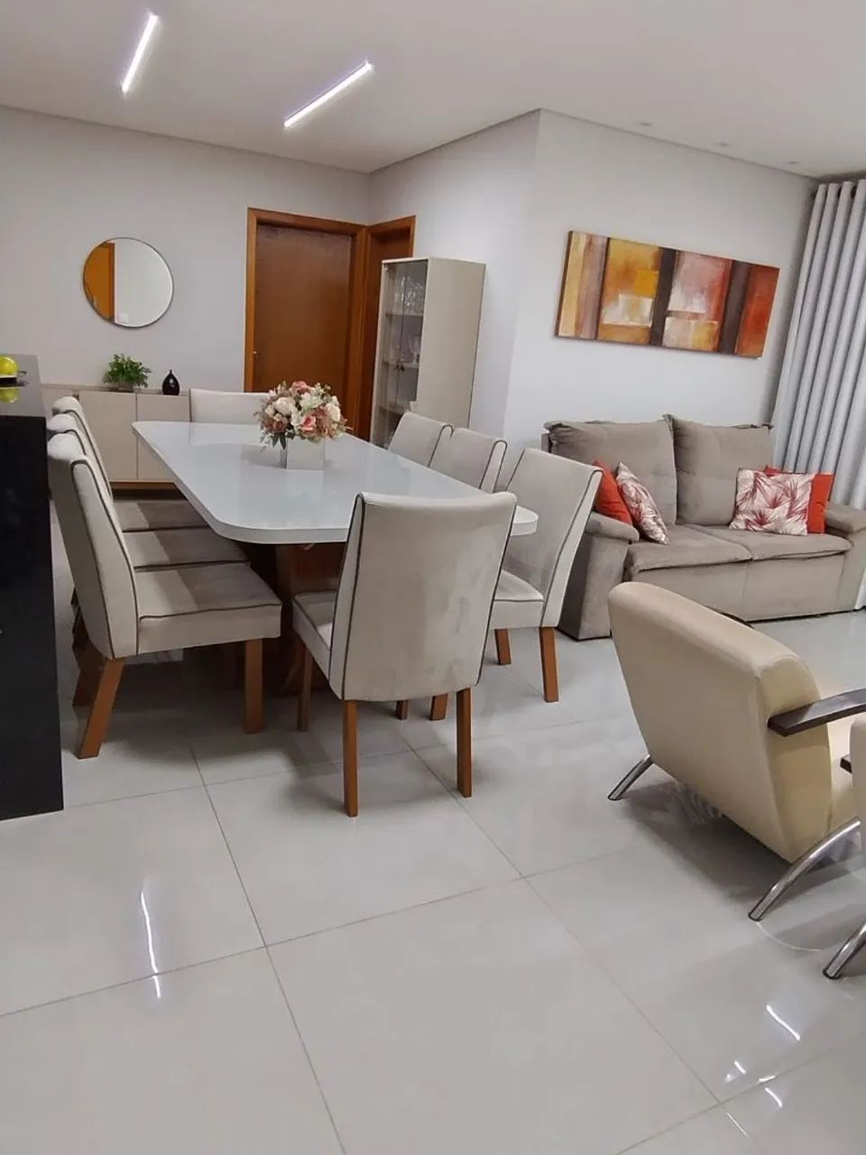 Mesa de Jantar com 8 cadeiras  PASSOS MG