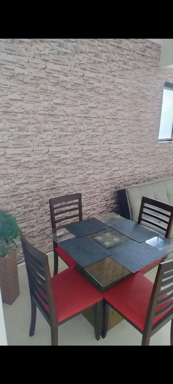 Mesa de jantar com 4 cadeiras