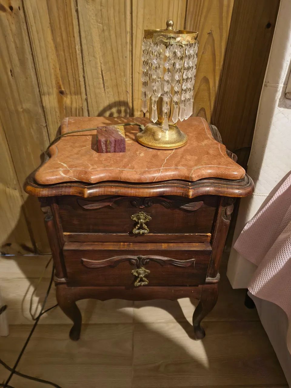 mesa de cabeceira em estilo clássico - Foto 2