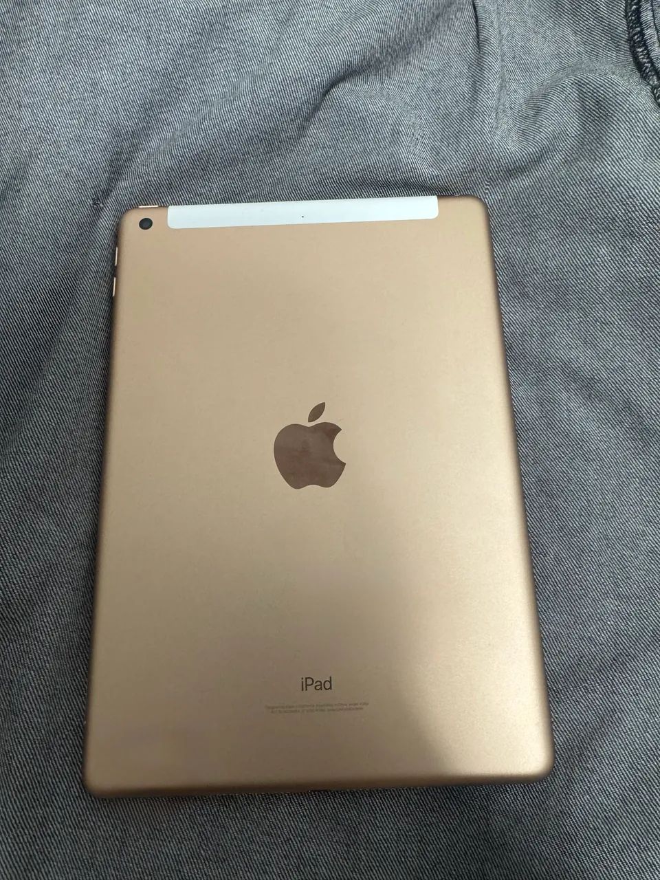 iPad 6ª Geração 128GB Wi-Fi + Cellular ,cor dourada. - Foto 2