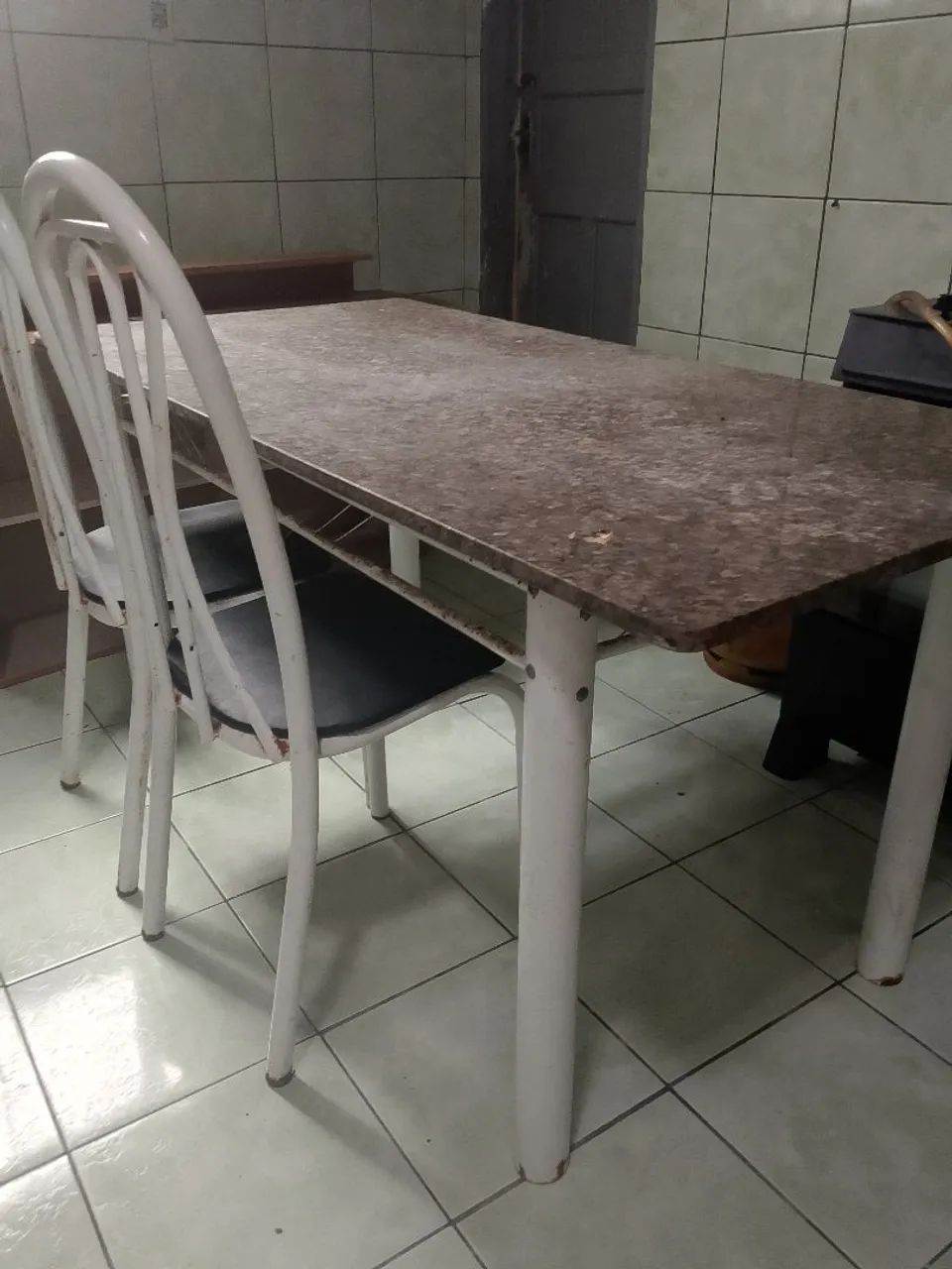 Mesa de mármore de 6 lugares. 