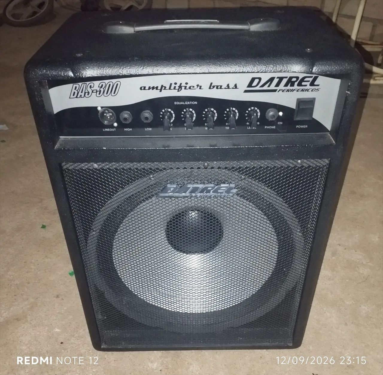 Cubo de contrabaixo Datrel Bass 300 15 polegadas 