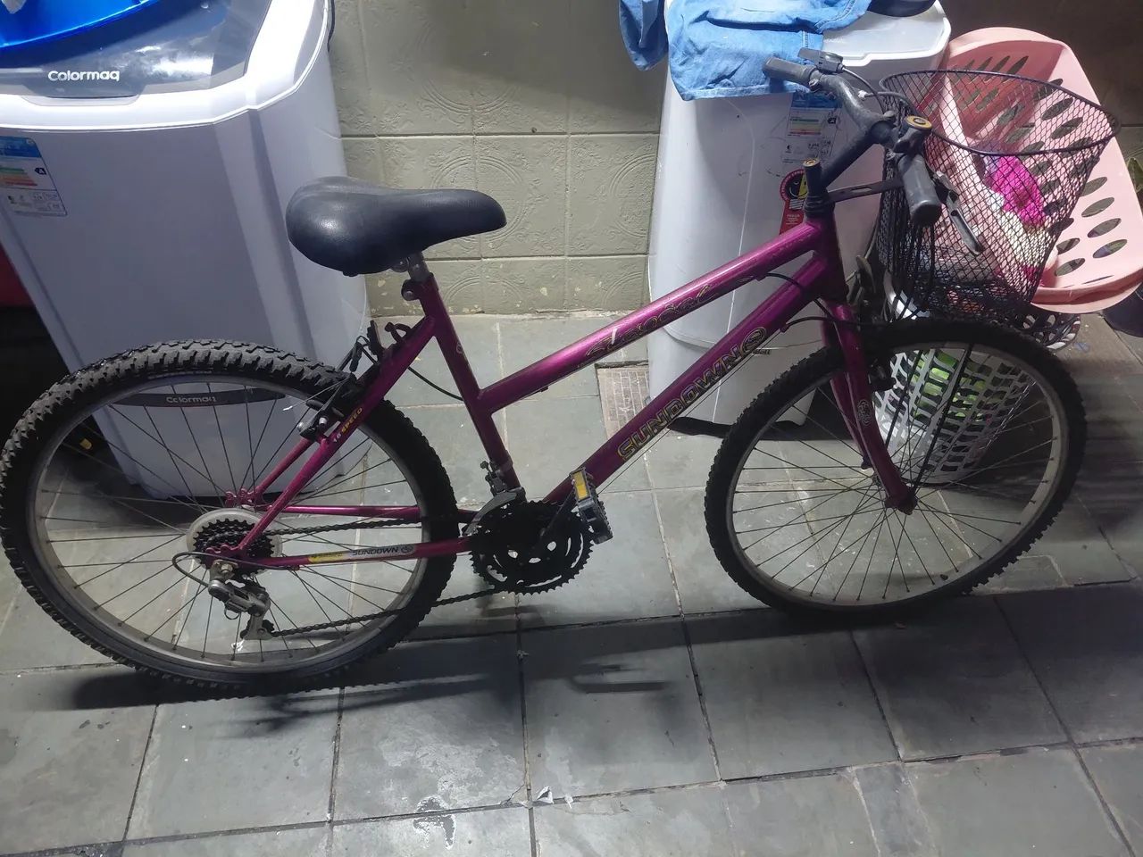 Vendo bicicleta rosa com cesta - Foto 2