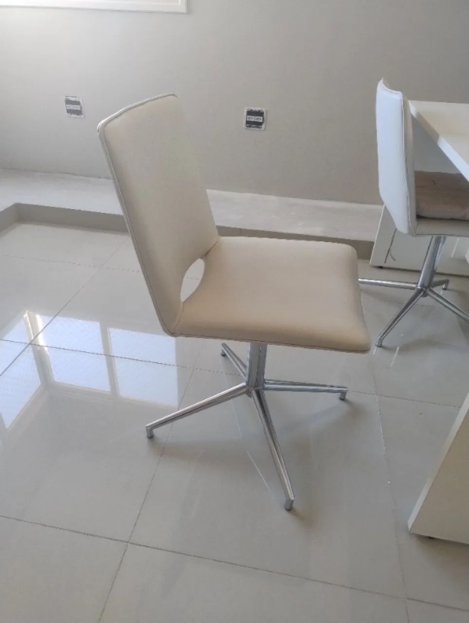 Mesa e cadeiras consultório  - Foto 2