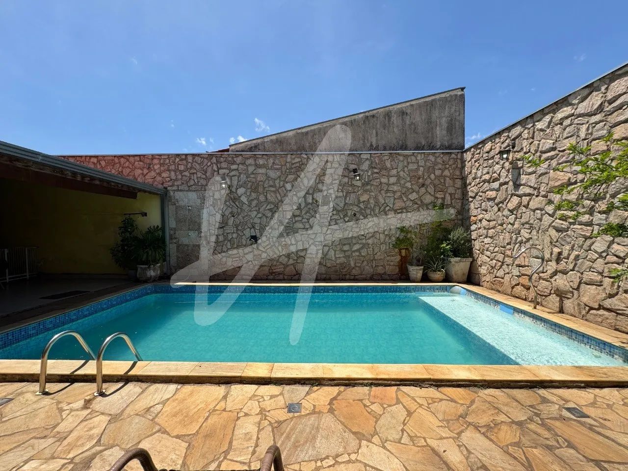 Casa térrea com piscina - Analisa permuta - Foto 3