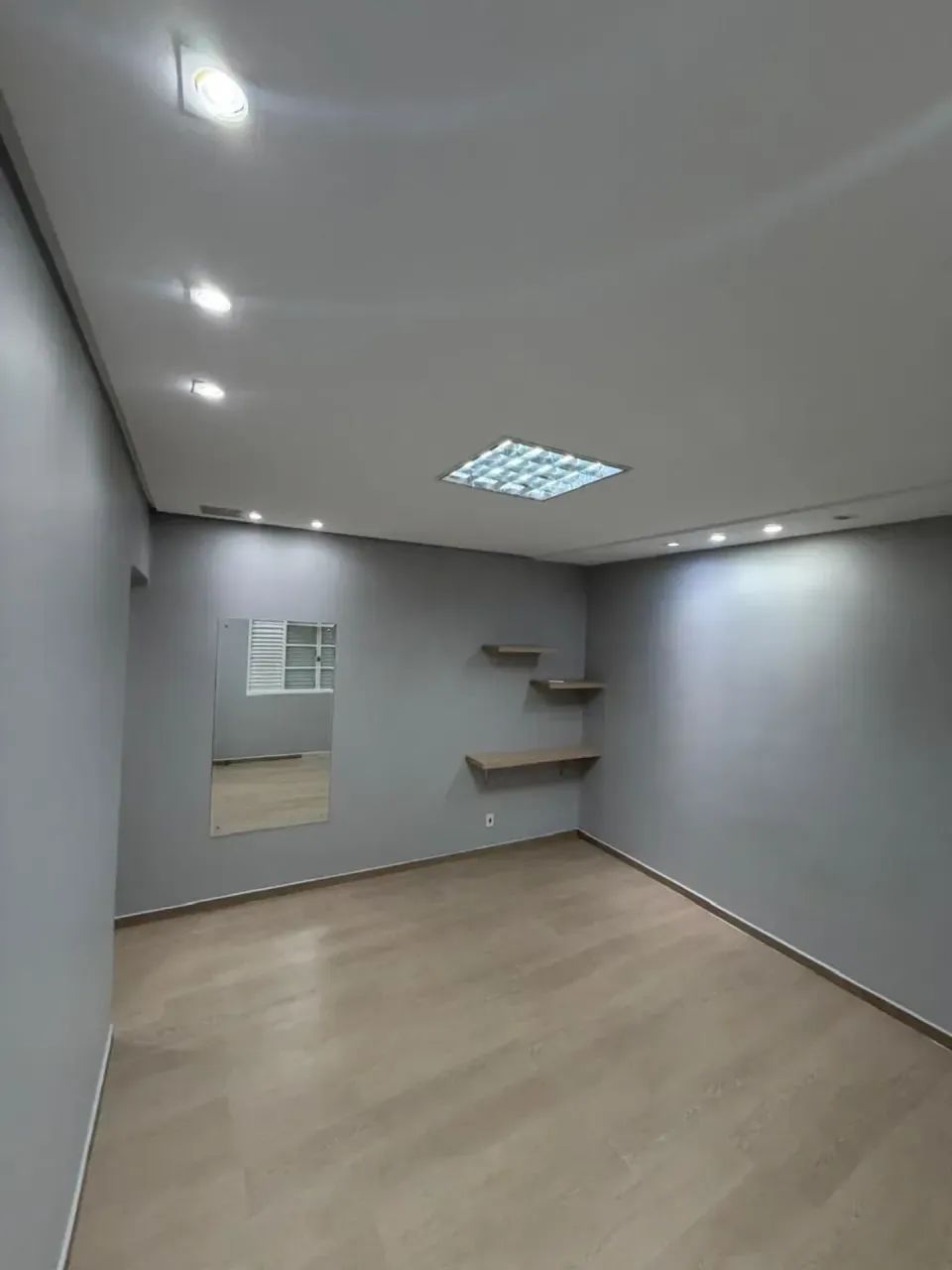 SALA COMERCIAL, GALERIA ESPAÇO 93, INCLUSO ÁGUA E LUZ; PROX UFMT E MOINHO - Foto 5