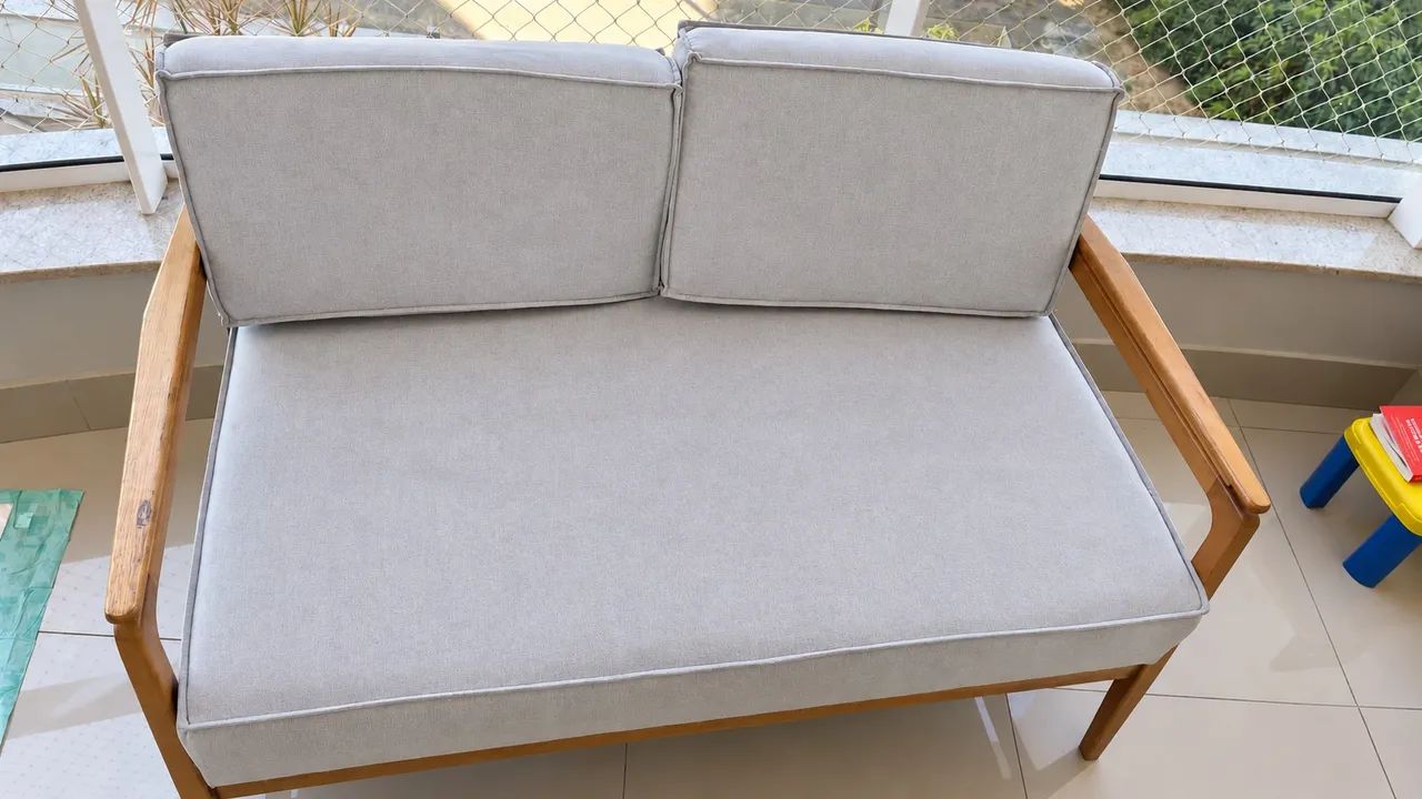 Conjunto para sacada: sofá 2 lugares + poltrona em madeira