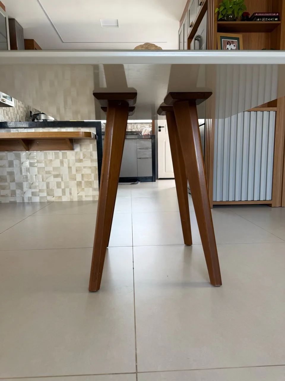 Mesa jantar quadrada base de madeira maciça - Foto 2