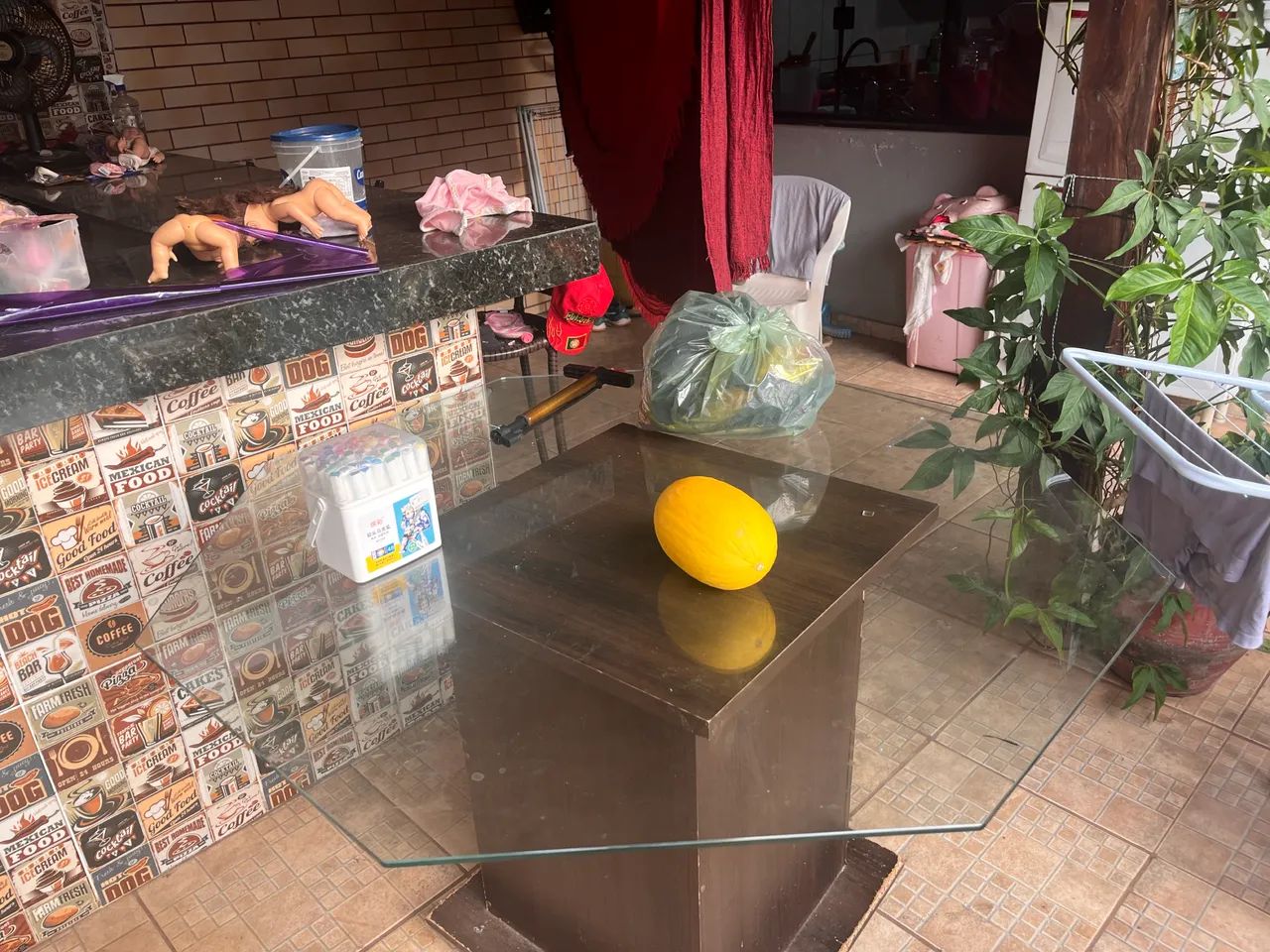 Mesa tampo de vidro octagonal