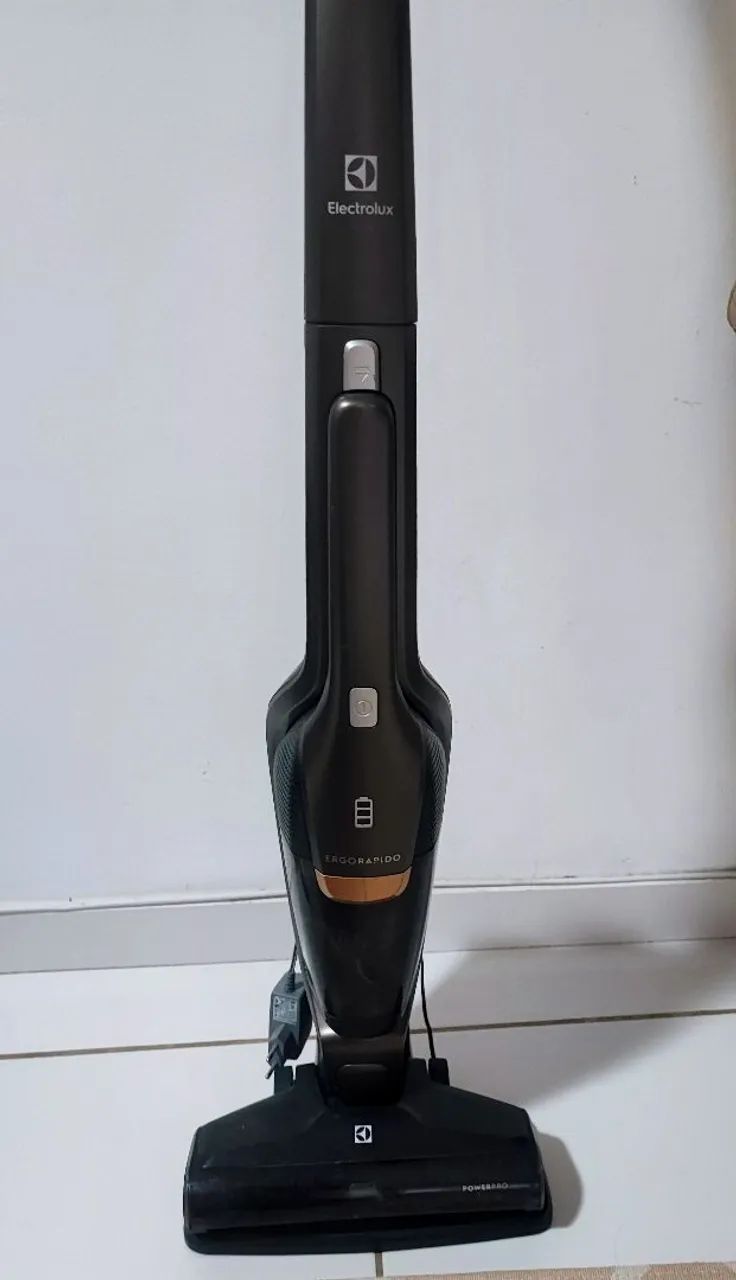 ASPIRADOR DE PÓ VERTICAL SEM FIO ELECTROLUX ERGORAPIDO 2X1