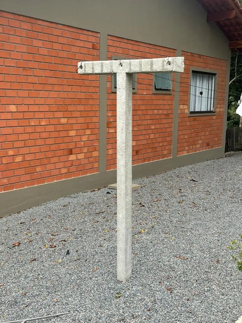 Varal de Concreto 2,6m de altura x 1m de largura com 3 furos