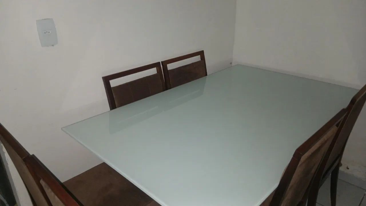 Mesa usada de 6 lugares mesa retangular elegante com tampo de vidro.