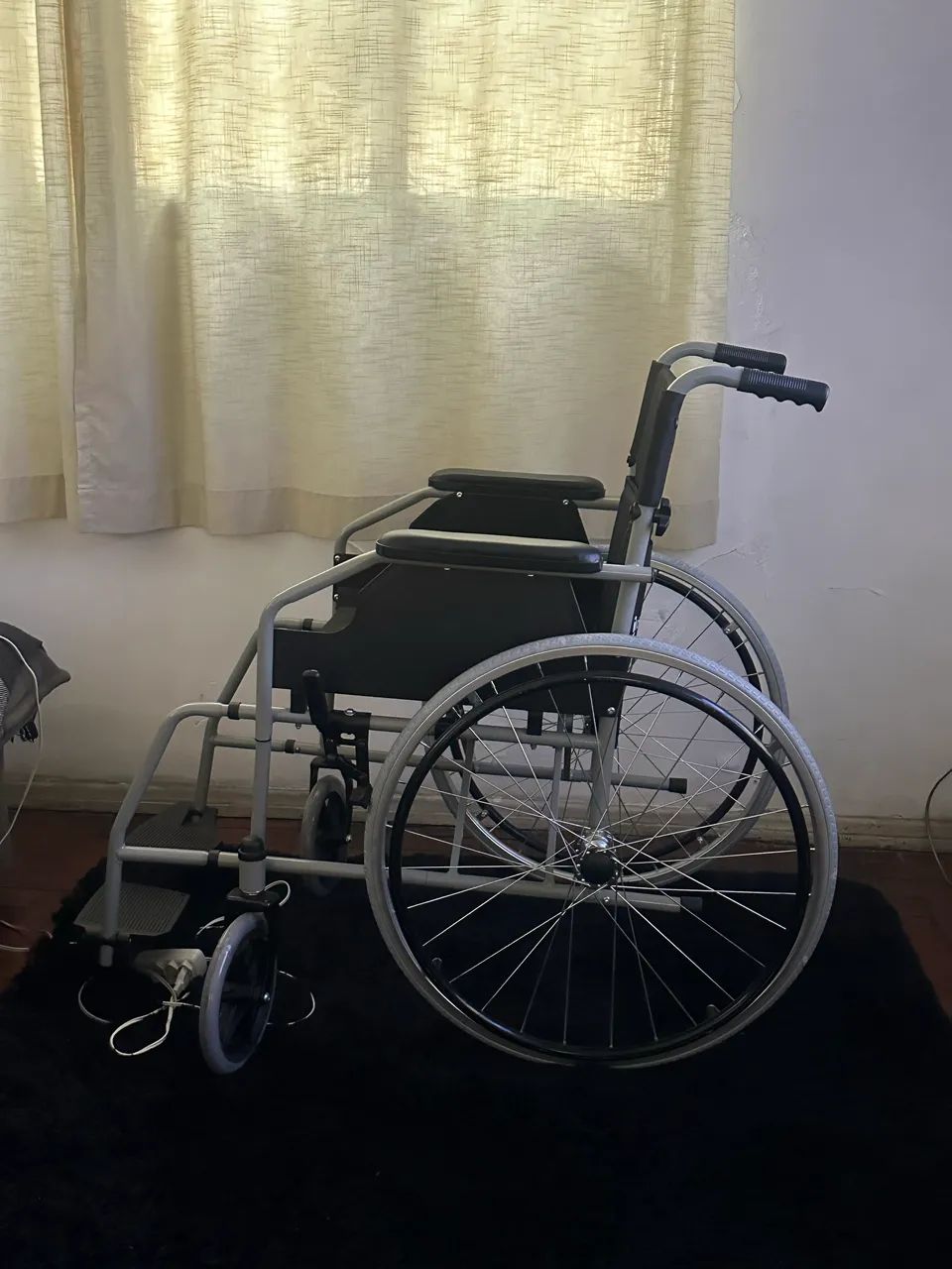 Cadeira de rodas nova  - Foto 2