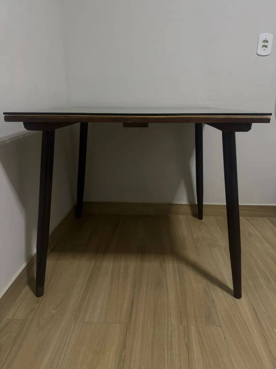 Mesa de madeira maciça e vidro com cadeiras65153864775299122