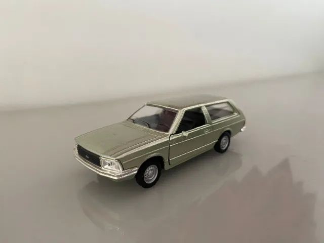 Miniatura Ford Belina II Prata - Colecionável