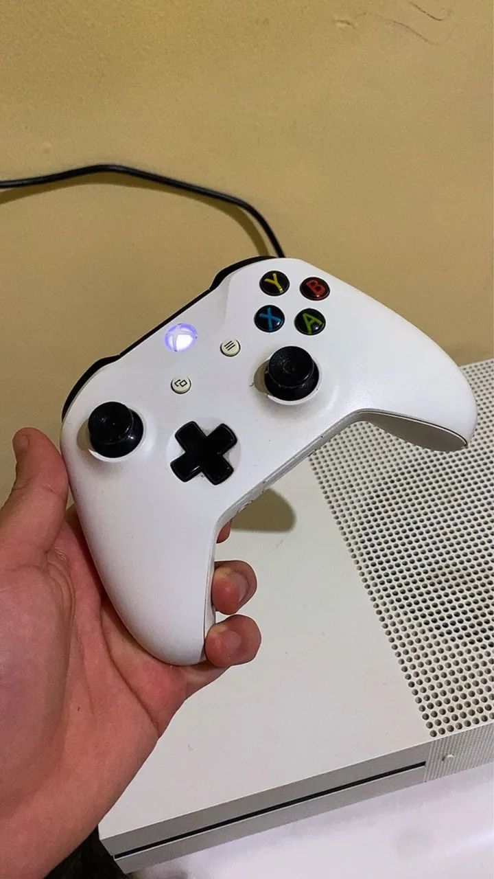 Xbox one S - 1 TB Usado