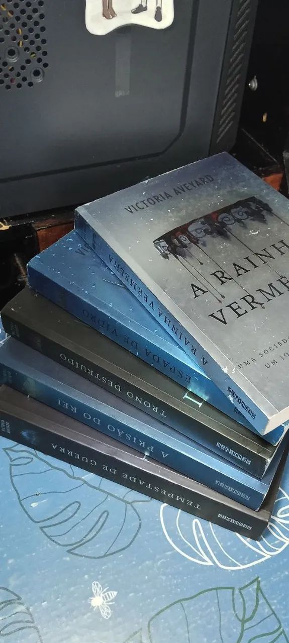 Vende-se Box de livros A Rainha Vermelha - Livros e revistas