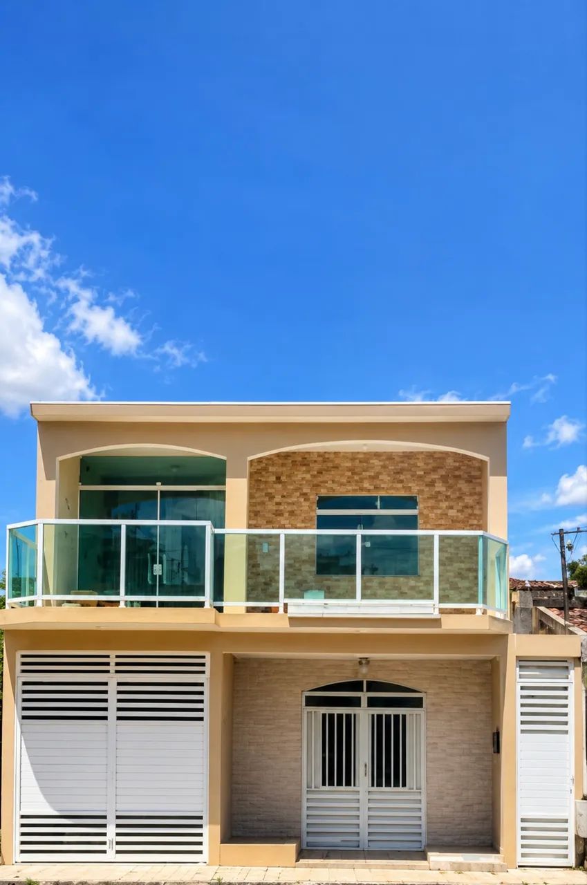 Casa 5 Quartos, 1 Suíte, 3 Banheiros, Varanda ampla e Garagem Coberta