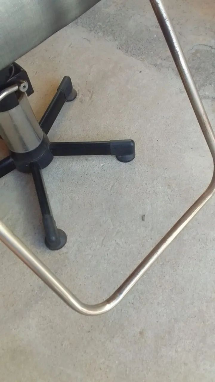 Vende-se cadeira para salão, barbearia etc ... - Foto 3