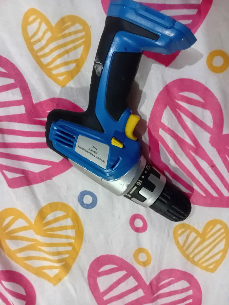 Furadeira portátil falta a bateria mais funciona 64962676536322121