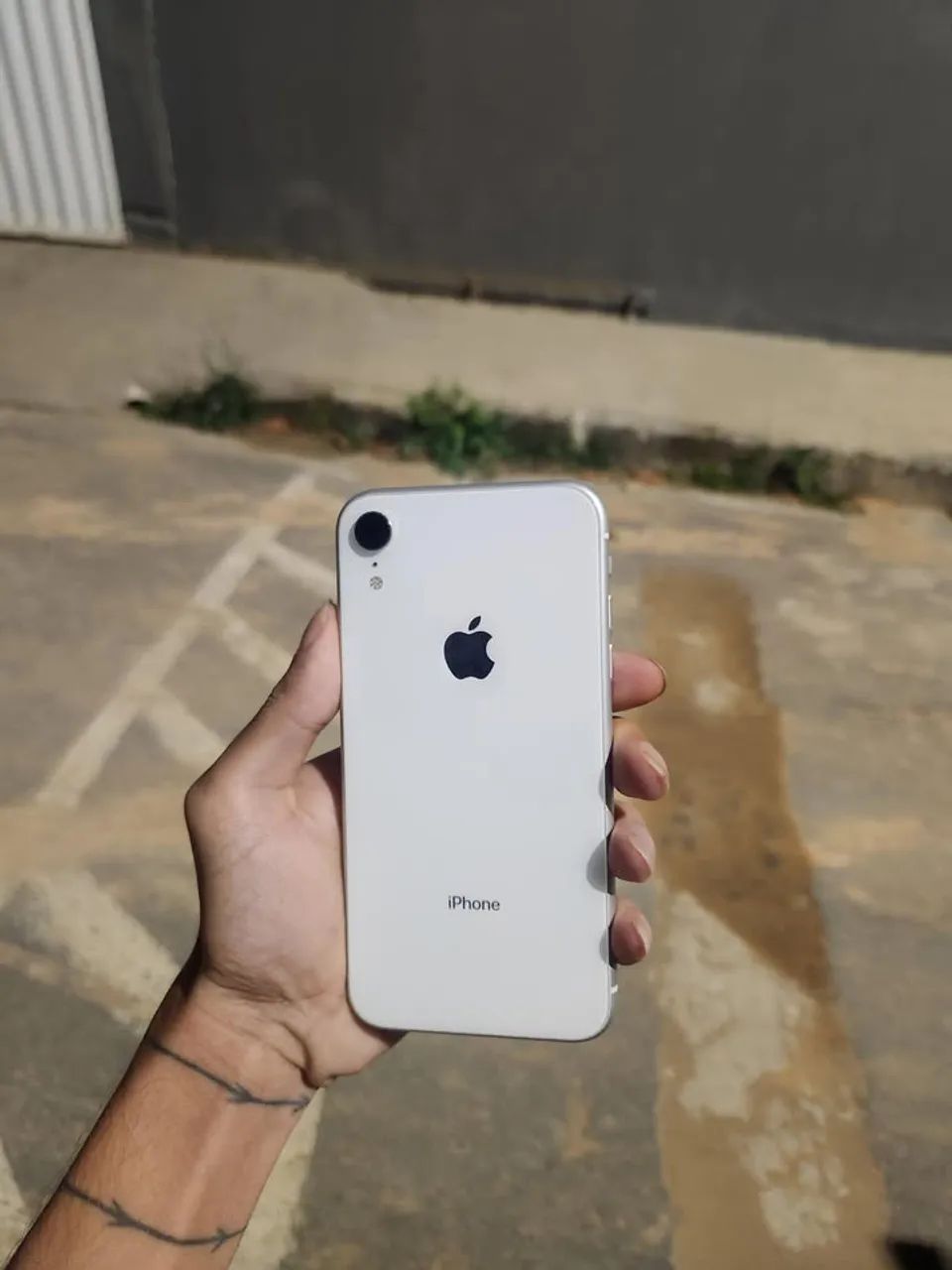 iPhone XR branco top vendo ou troco 