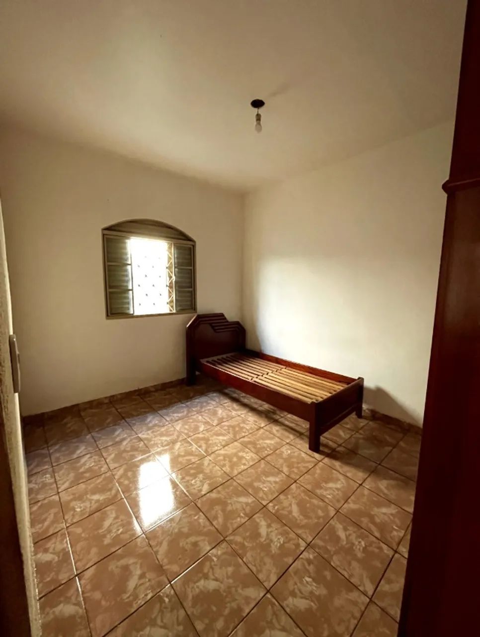 Cama de madeira maciça  - Foto 2