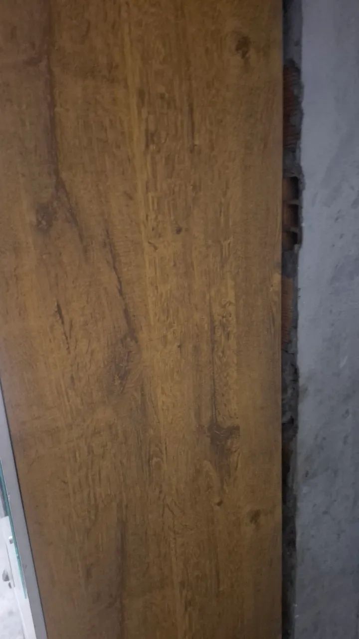 VENDO GUARDA ROUPA DE 4 POSTAS PRA VENDE LOGO - Foto 2