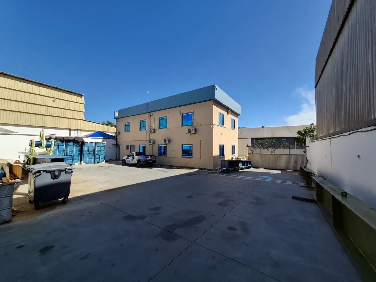 Ggalpão de 450m2, escritório 300m2 con 1000m2 de área - Foto 4