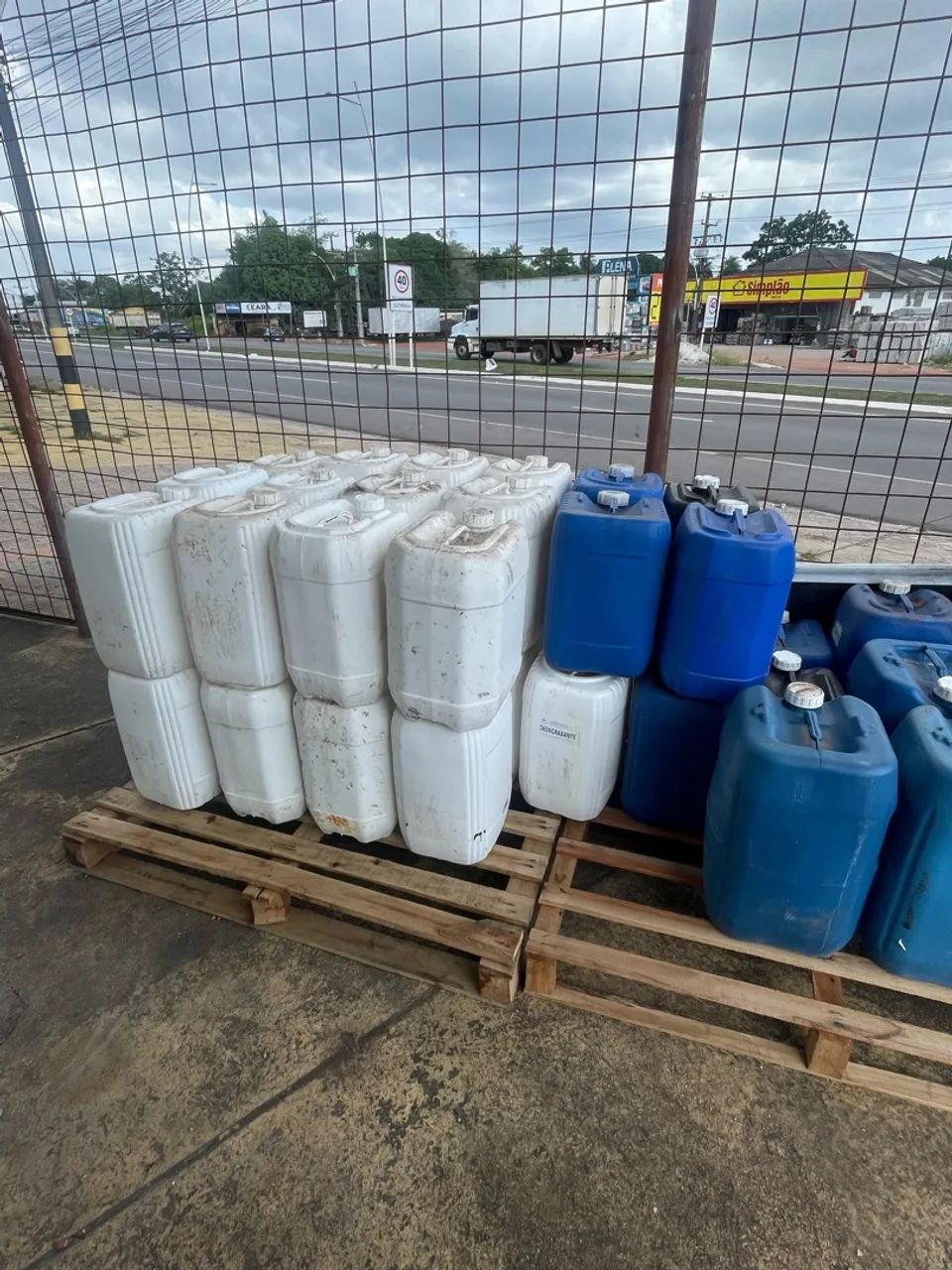 ? CARROTES / BOMBONAS 20L E 30L À VENDA! ? Preço: 20 cada - Foto 2