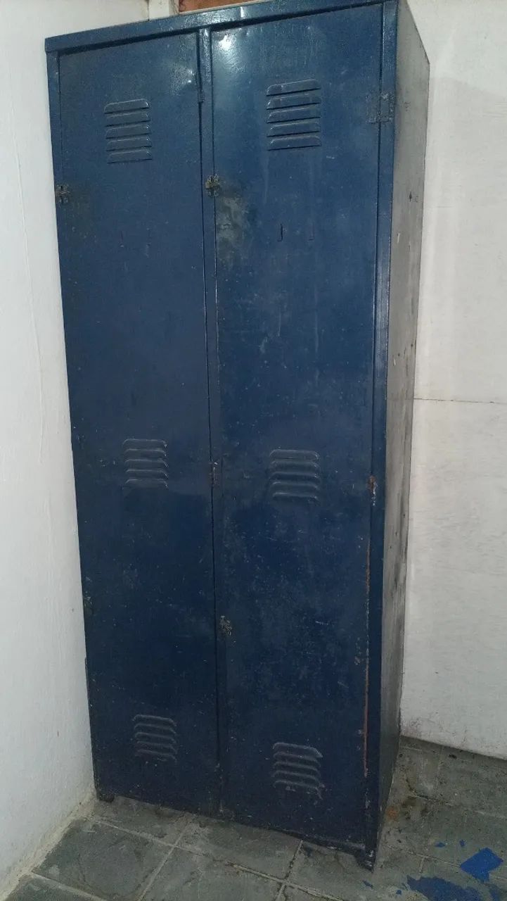 VENDO ARMÁRIO DE FERRO 