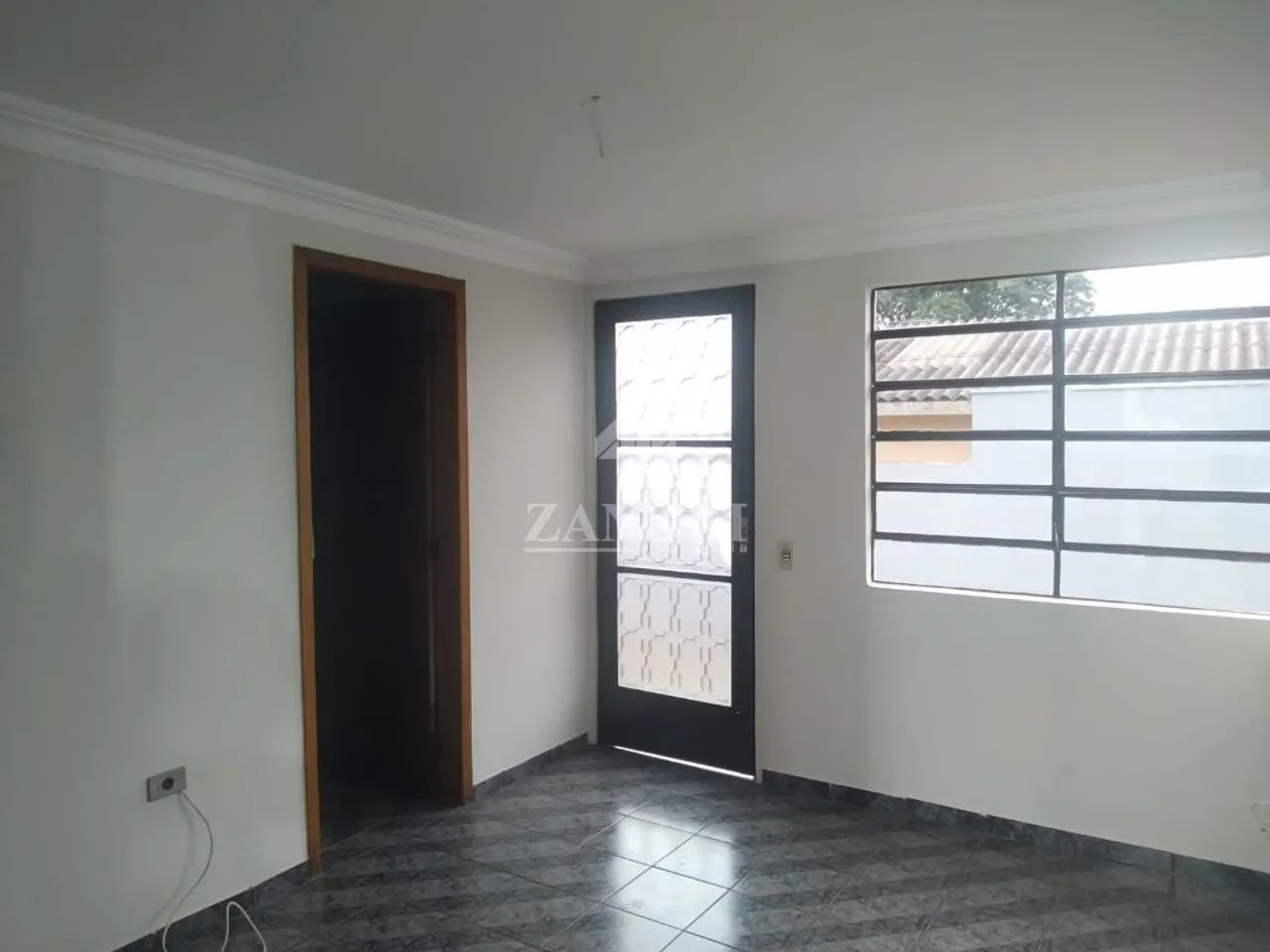 Casa da Frente com 03 quartos e demais dependencias , casa dos fundos com 01 quarto e dema - Foto 4