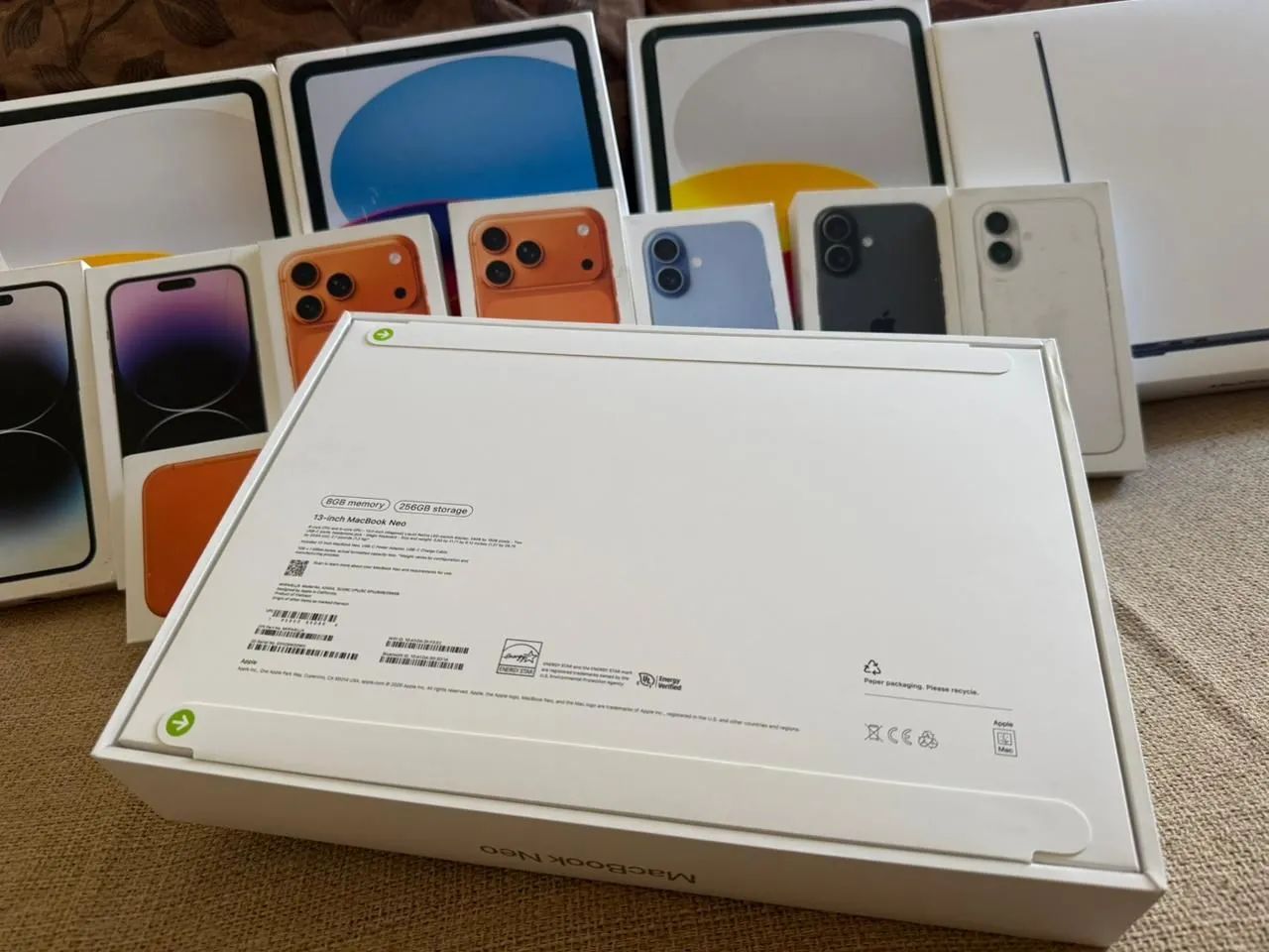 新品未開封 MacBook Neo シルバー 8GB/256GB Macbook Neo 8/256gb Silver lacrado - Notebooks - Costa Azul