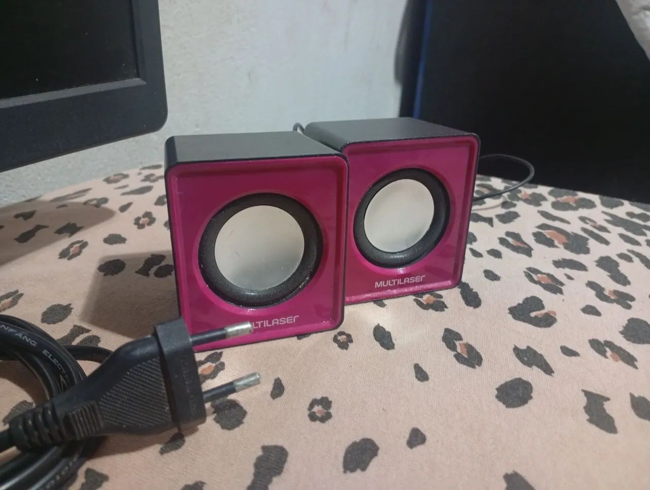 Vendo tela de computador teclado e caixinha de som e os cabos - Foto 3