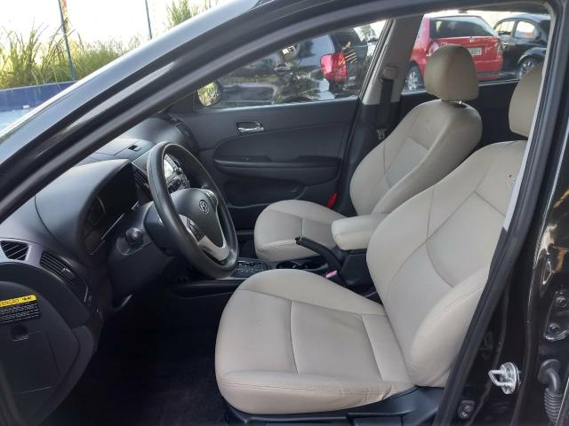Hyundai i30 2010 automático top com teto - Foto 13