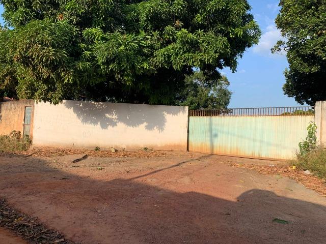 Área/Terreno murado com casa 8000m2