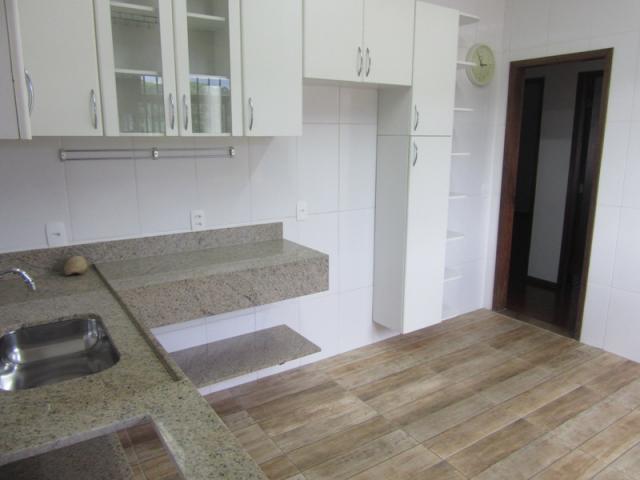 Excelente casa em local tranquilo para quem quer sossego! área nobre do bairro. - Foto 13